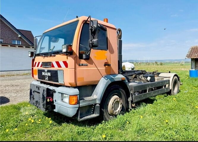 Haakarm vrachtwagen MAN LE 18.280 4x2 LL LE 18.280 4x2 LL, Winterdienstausstattung, 6-Zylinder