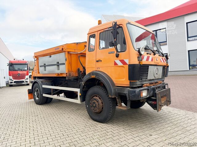 Lastbilchassi Mercedes-Benz NG 1928 A 4x4 NG 1928 A 4x4, V8-Motor, Winterdienstaustattung