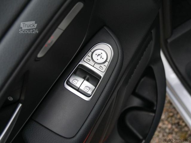 Minibus MERCEDES-BENZ V 220 d Lang NAVI DISTR KAM KLIMA SHZ TOTW DAB