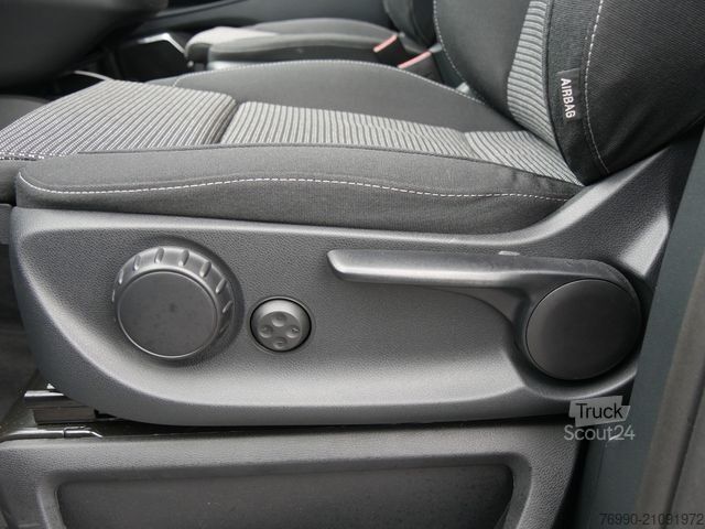 Minibus MERCEDES-BENZ V 220 d STYLE Lang DISTR AHK NAVI BURM 7-Sitzer