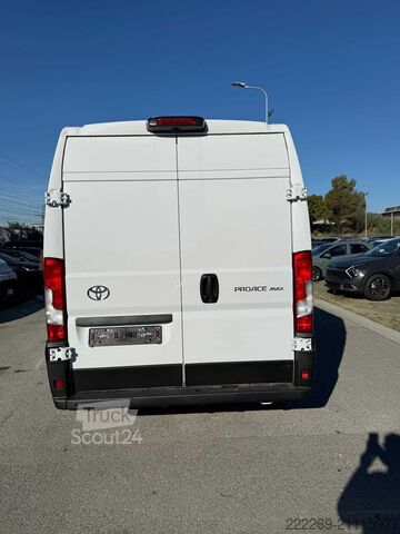 Skåpbil TOYOTA FURGONE NOLEGGIO