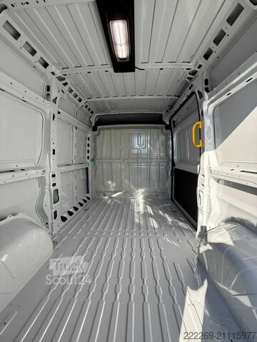 Skåpbil TOYOTA FURGONE NOLEGGIO