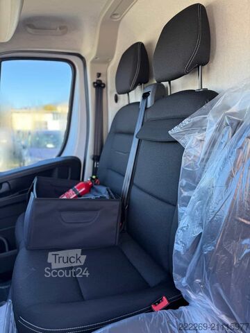 Skåpbil TOYOTA FURGONE NOLEGGIO