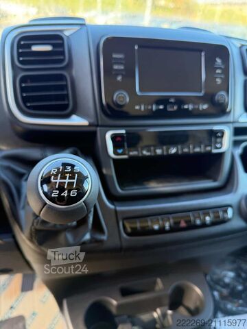 Skåpbil TOYOTA FURGONE NOLEGGIO