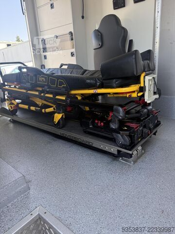 Ambulans MAN TGE 180 50 180pk Automaat 50 AMBULANCE INCL STR...