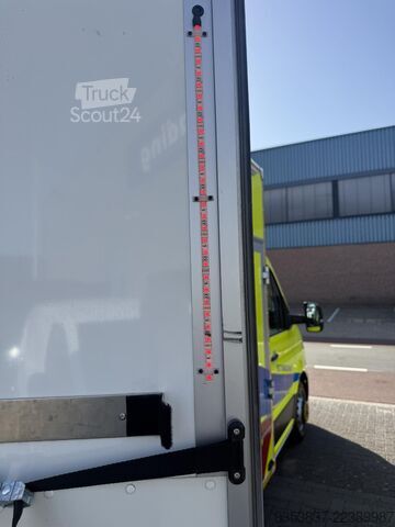 Ambulans MAN TGE 180 50 180pk Automaat 50 AMBULANCE INCL STR...