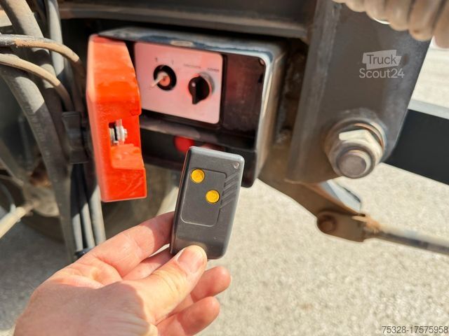 Remorcă basculantă trilaterală  Ressenig 3 Achs Getreidekipper elektrische Plane