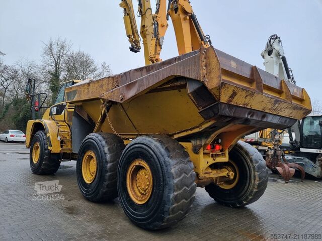 Sklápěcí vozidlo Caterpillar 735