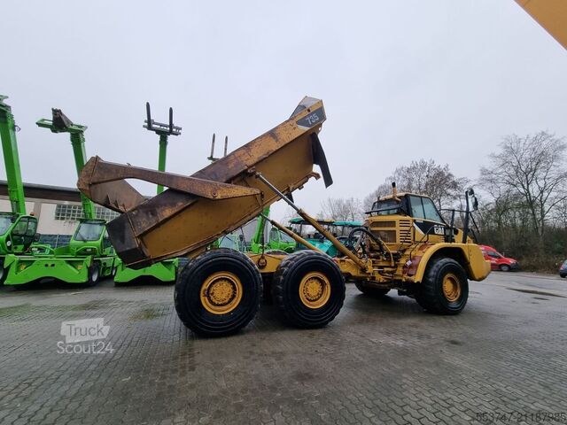 Sklápěcí vozidlo Caterpillar 735