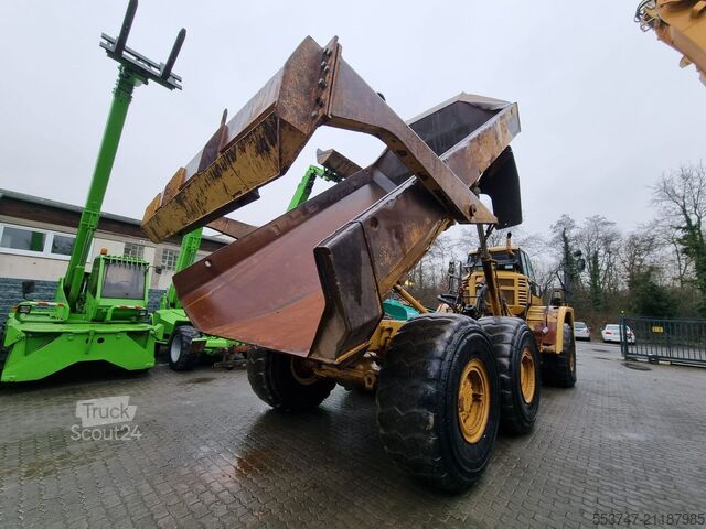 Sklápěcí vozidlo Caterpillar 735