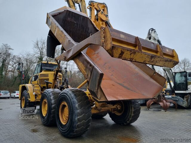 Sklápěcí vozidlo Caterpillar 735