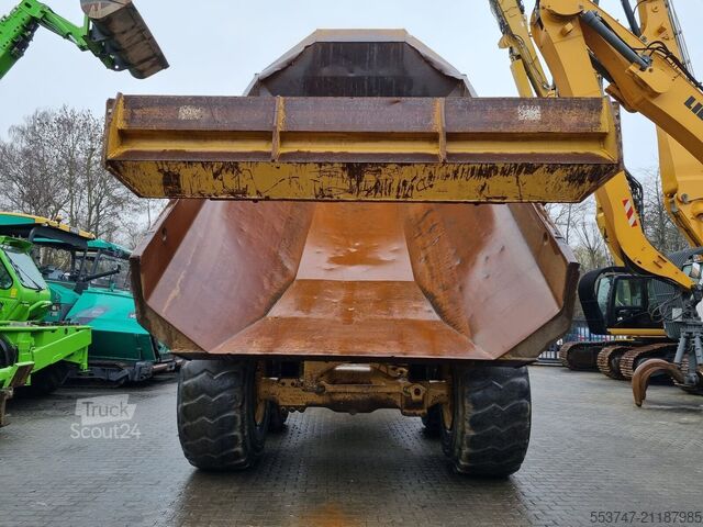 Sklápěcí vozidlo Caterpillar 735