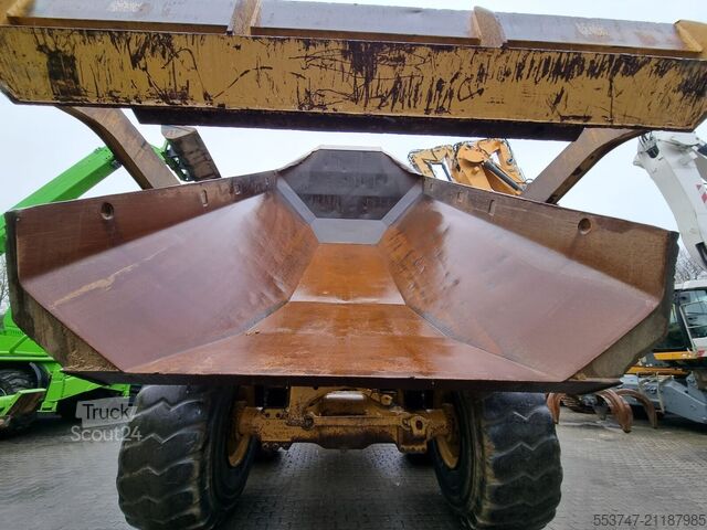 Sklápěcí vozidlo Caterpillar 735