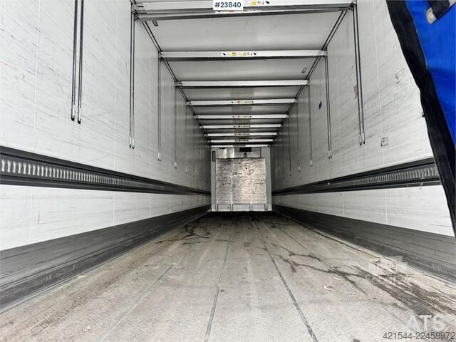 Транспортиране в хладилник/замразено Schmitz Cargobull box semi-trailer with refrigeration unit and load