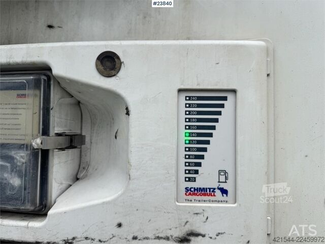 Транспортиране в хладилник/замразено Schmitz Cargobull box semi-trailer with refrigeration unit and load