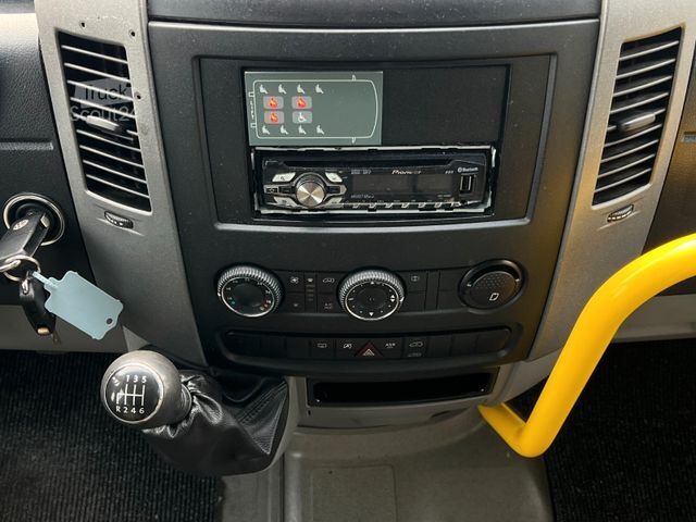 Minibus VOLKSWAGEN Crafter 2.0 Tdi 80kw L2H2 9 Sitze + Lift + Klima