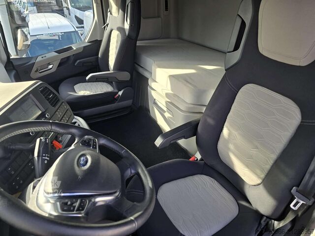 Standardni vlačilec FORD FORD FMAX 500 2023 RETARDER KM 190000