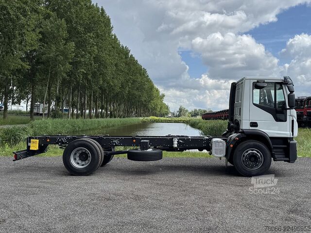 Chassis com cabina Iveco EuroCargo 180 E28-4815 Chassis Cabin (11 units)