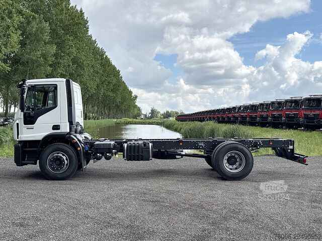 Chassis com cabina Iveco EuroCargo 180 E28-4815 Chassis Cabin (11 units)
