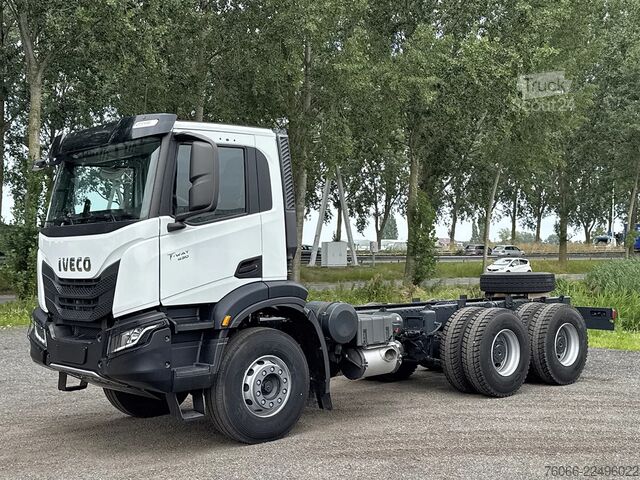 Chassis met cabine Iveco T-Way AD380T43H-3800 AT Chassis Cabin (3 units)