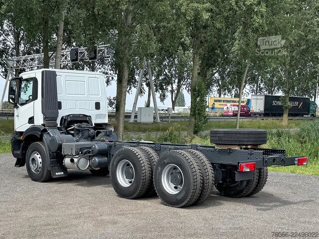 Chassis met cabine Iveco T-Way AD380T43H-3800 AT Chassis Cabin (3 units)