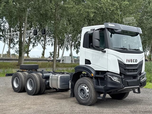 Chassis met cabine Iveco T-Way AD380T43H-3800 AT Chassis Cabin (3 units)