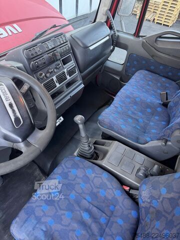 Тентований кузов 4x2 IVECO EUROCARGO 120 E 28