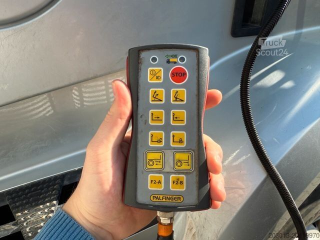 Γερανός τοποθετημένος σε φορτηγό MERCEDES-BENZ Arocs 3246 8x4 Abrollkipper Kran Palfinger 19001