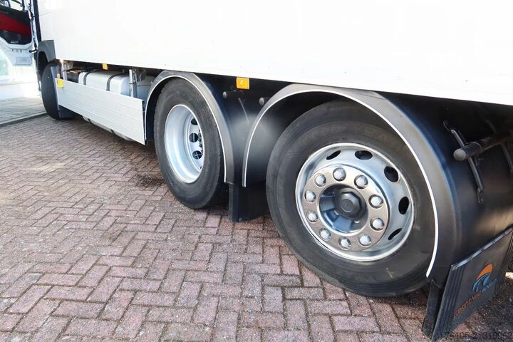 Mala Volvo FM Volvo FM 420 6x2 Stuur-As L.Z.V uitvoering