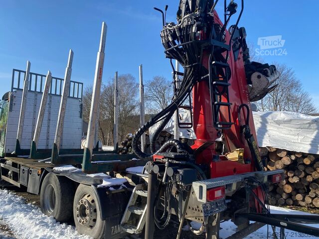 Pomocný jeřáb na nákladním vozidle Palfinger Epsilon