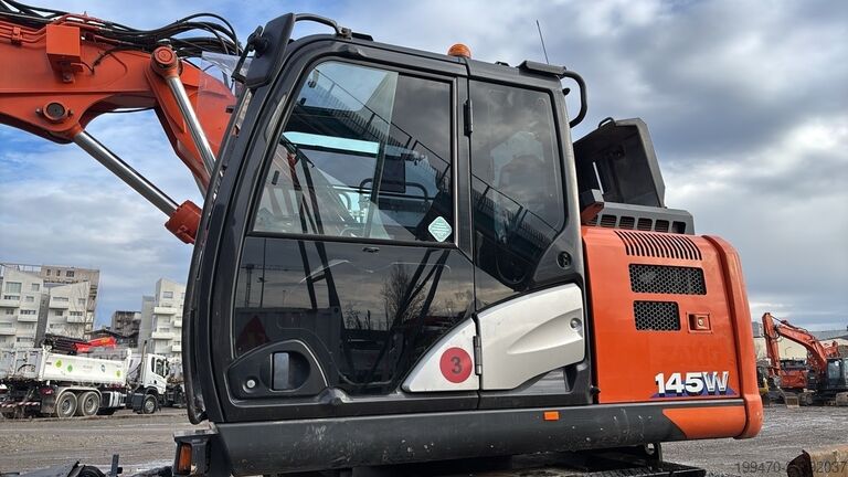 Tekerlekli ekskavatör Hitachi ZX145W-6