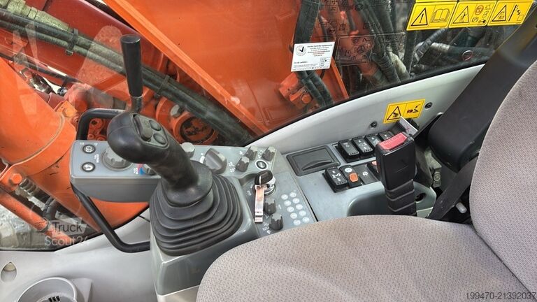 Tekerlekli ekskavatör Hitachi ZX145W-6