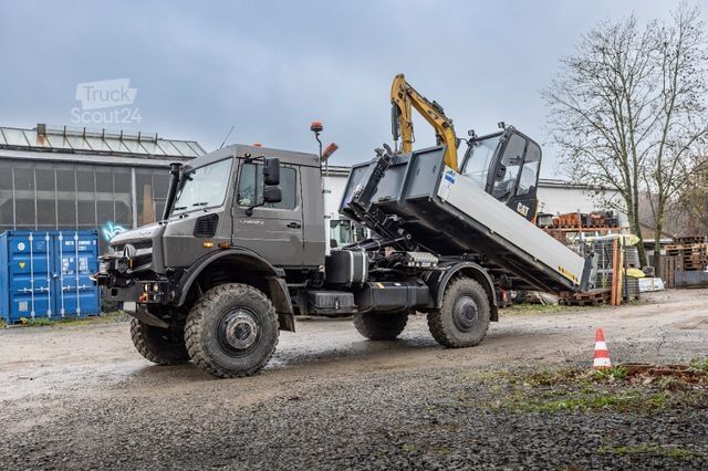 Autocamion cu destinație specială UNIMOG Unimog U5023 als Abrollkipper mit Hakenlift