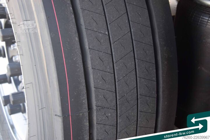 Öppen semitrailer med kapell SCHMITZ CARGOBULL Hubdach Liftachse Palettenkasten LED XL MIETE