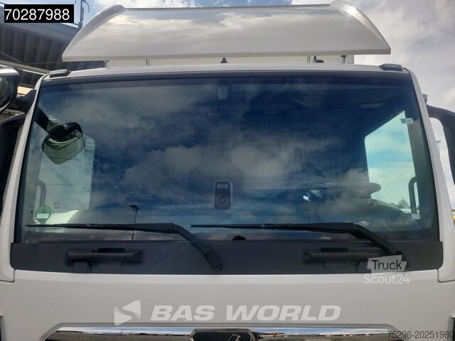 Box body MAN TGL 12.250 4X2 12tonner Automatic 1500kg Tailga...