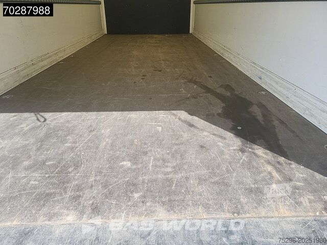 Box body MAN TGL 12.250 4X2 12tonner Automatic 1500kg Tailga...