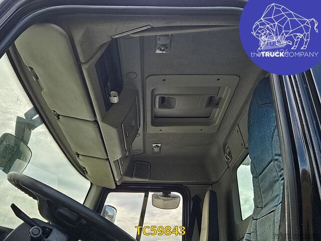Sklápěč Renault Kerax 520
