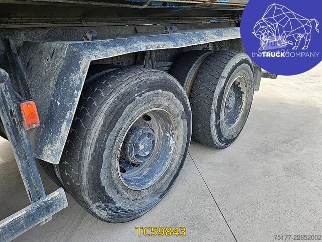شاحنة قلابة Renault Kerax 520