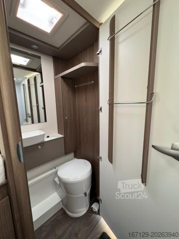 Polointegrovaný karavan CARADO T 457