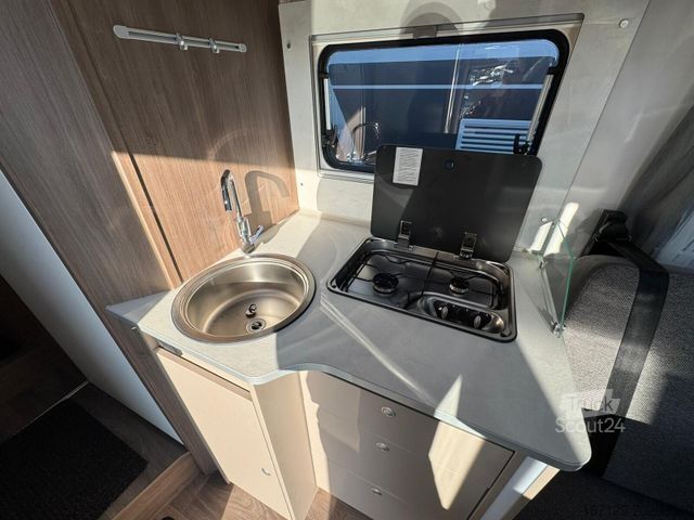 Polointegrovaný karavan CARADO T 457