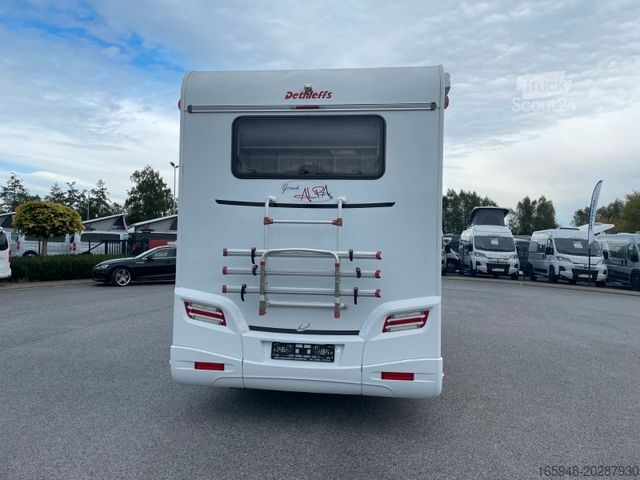 Camper mansardato DETHLEFFS Grand Alpa 7820-2 *Hecksitzgruppe**Längsbetten*
