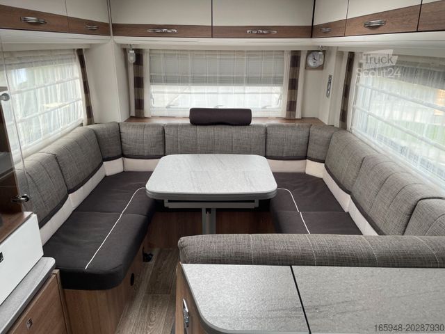 Camper mansardato DETHLEFFS Grand Alpa 7820-2 *Hecksitzgruppe**Längsbetten*