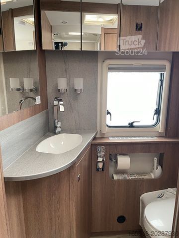 Camper mansardato DETHLEFFS Grand Alpa 7820-2 *Hecksitzgruppe**Längsbetten*