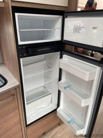 Camper mansardato DETHLEFFS Grand Alpa 7820-2 *Hecksitzgruppe**Längsbetten*
