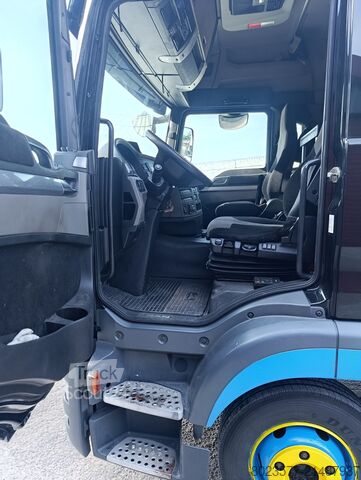 Samochód ciężarowy typu furgon MAN TGL 8.250 Flachzug