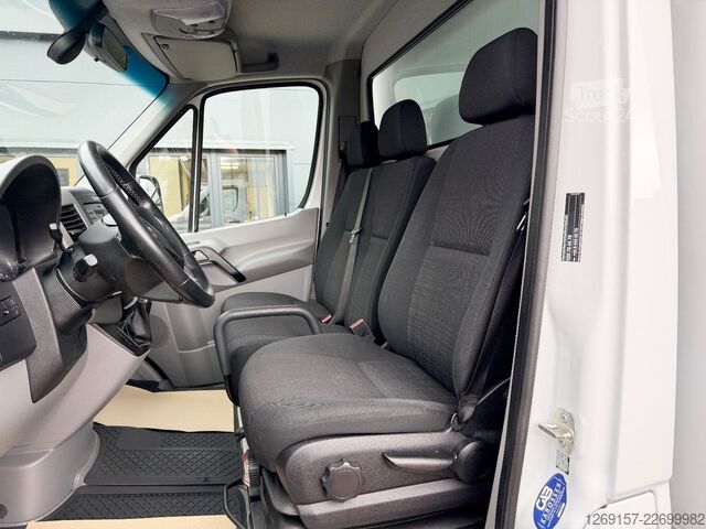 Кутиевиден ван MERCEDES-BENZ Sprinter 316 CDI Koffer 3,5t L3 Ladebordwand