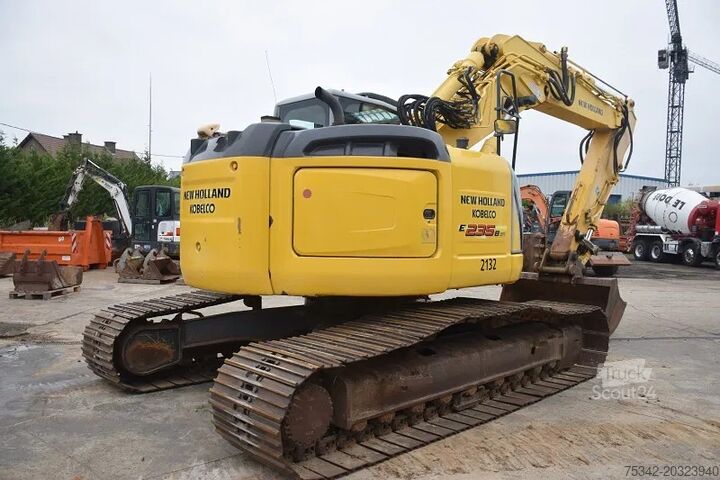 Escavadora de lagartas New Holland Kobelco E235B SR-LCT