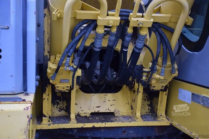 Escavadora de lagartas New Holland Kobelco E235B SR-LCT