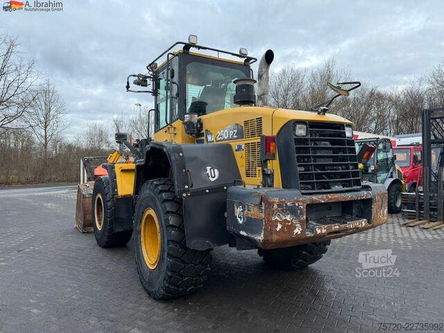 Pyöräkuormaaja Komatsu WA 250 P7-6 | Klima | Schaufel | 14t | Unterlagen vorhanden
