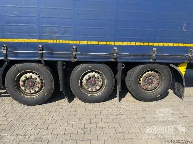 Semi-remorque bâchée Kögel Curtainsider Mega